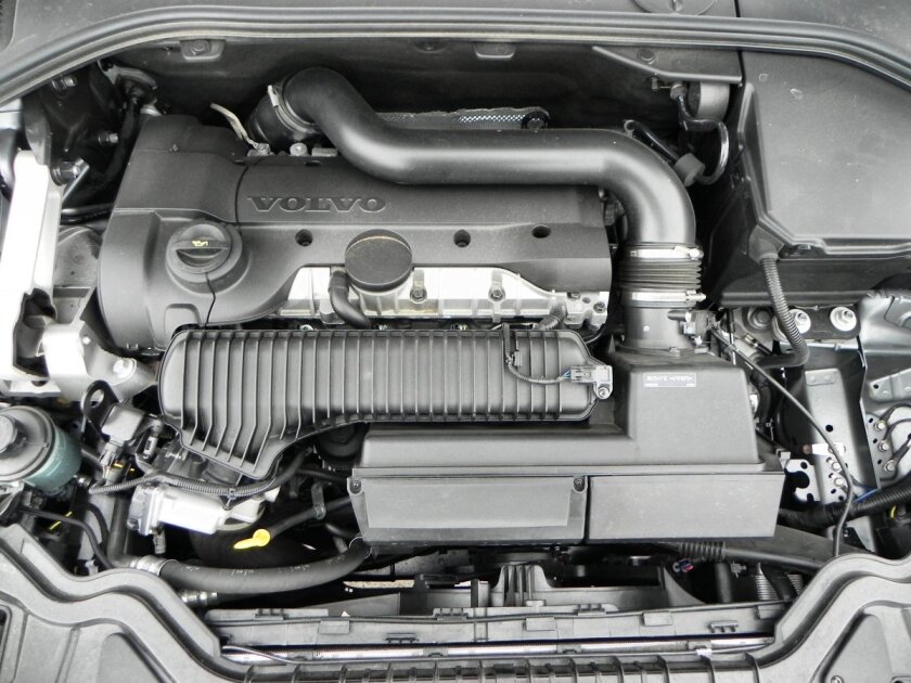 The T5 AWD and T5 AWD Inscription have a slightly beefier 2.5-liter four-cylinder rated at 250 hp (186 kW) and 266 lb-ft (361 Nm)