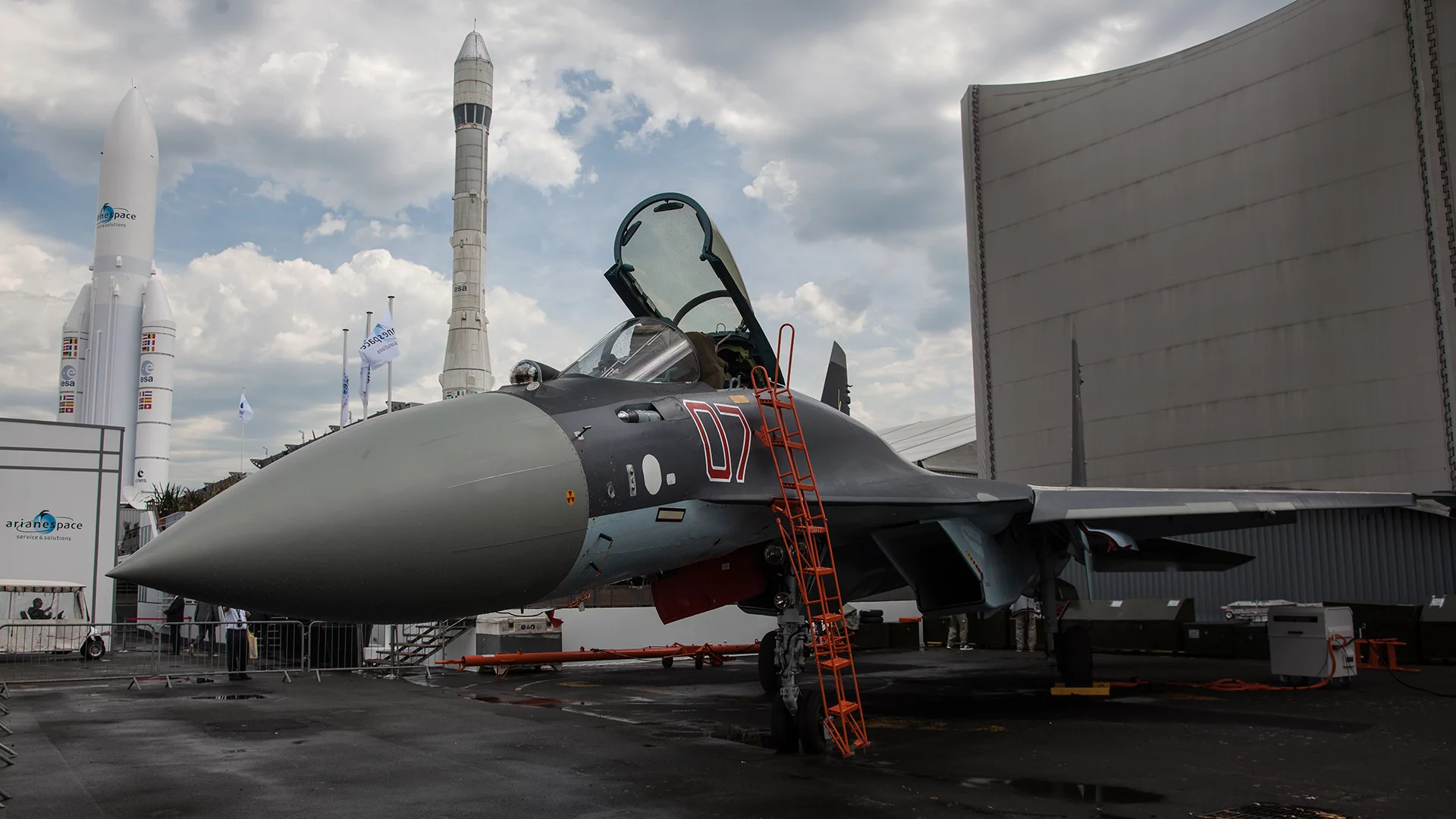 Sukhoi Su-35 on the ground (Photo: Noel McKeegan/Gizmag)