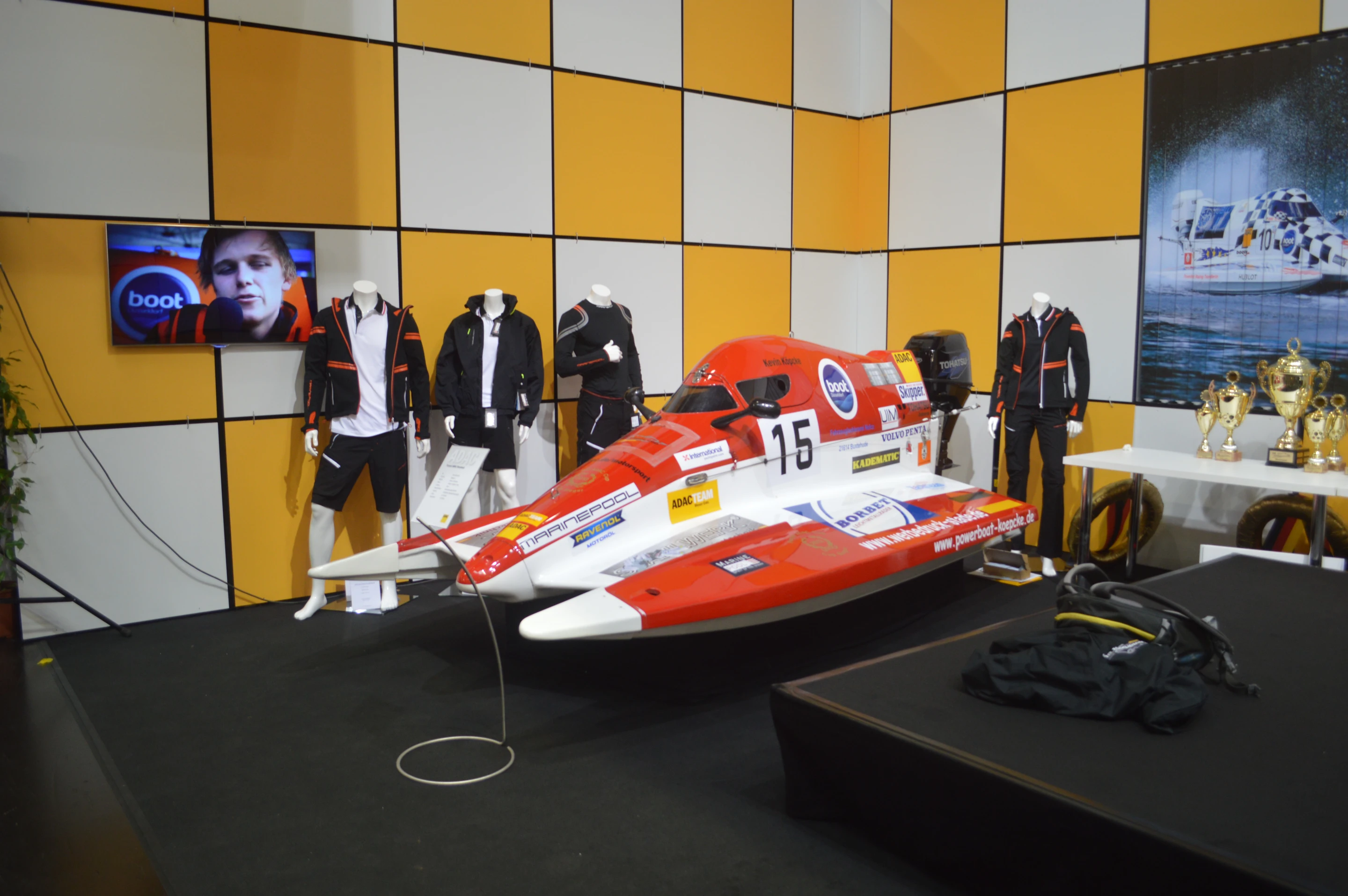 The Powerboat Team Koepcke has a top speed of 110 km/h (68 mph)