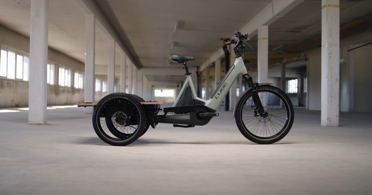 Bosch-Powered Tilting E-Trike Keeps Flatbed Cargo Level