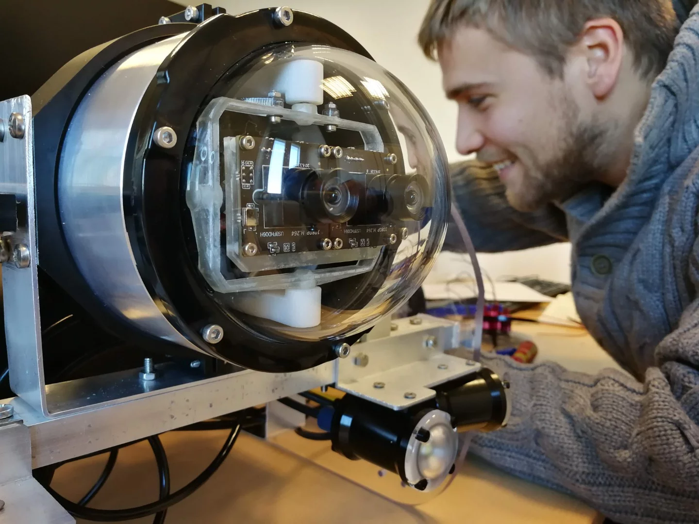 SILVER 2 examines its environment using two high definition cameras