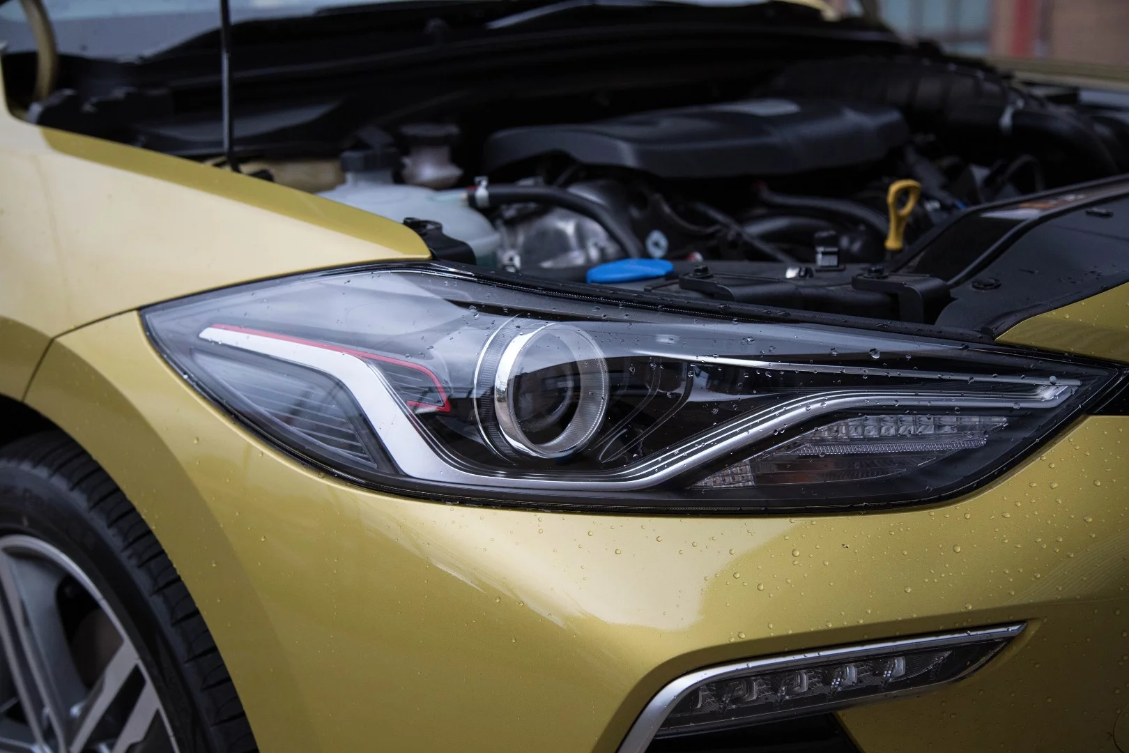 The Elantra SR Turbo has lots of little flashes of red scattered around its exterior
