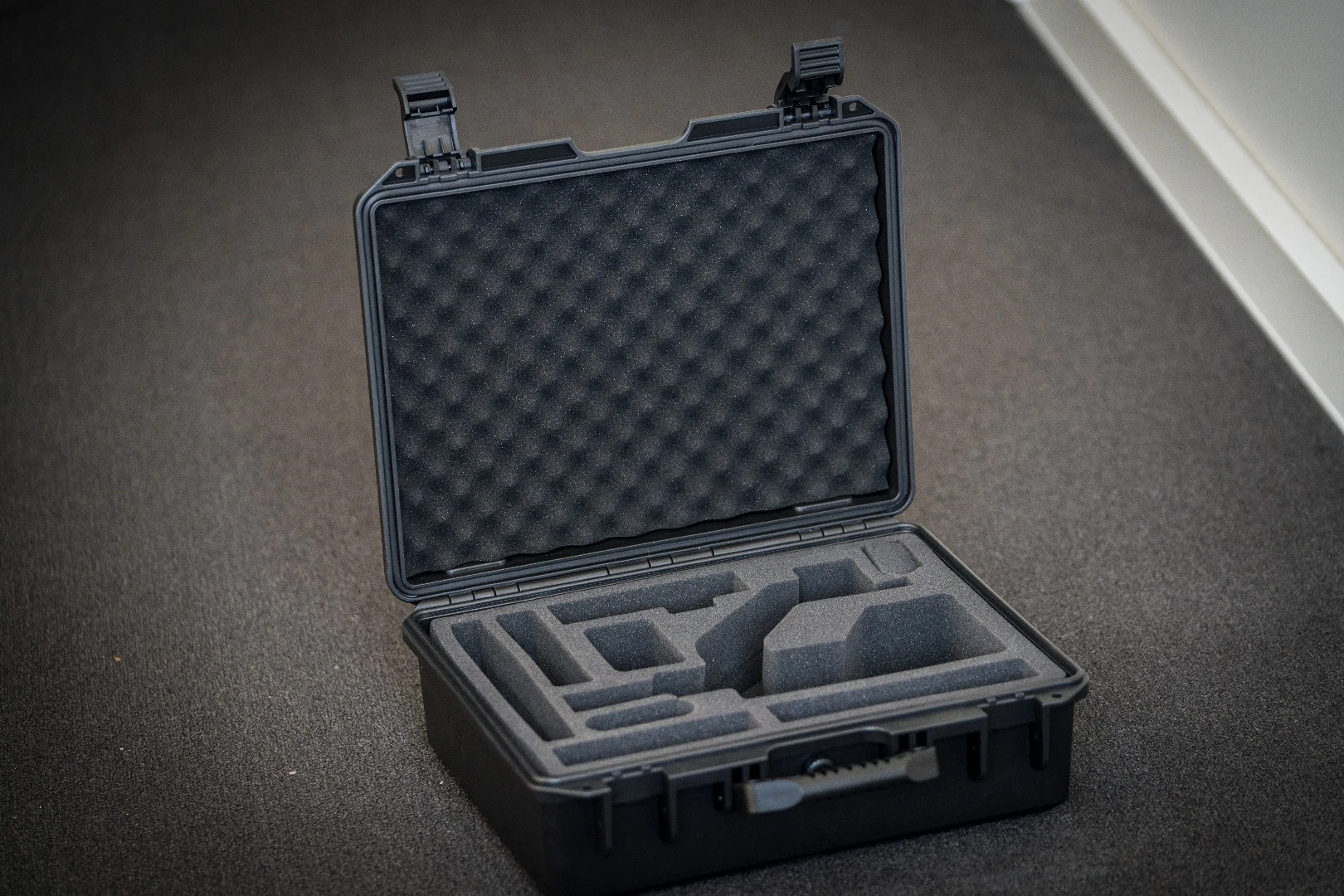 Moza Air: pelican-style carry case