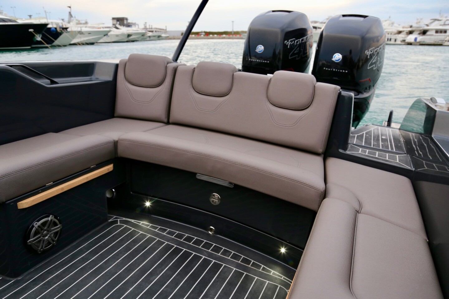 This configuration on the Technohull 999 Sea DNA has its stern laid out for comfortable seating