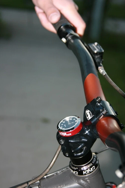 The StemCAPtain replaces your bicycle's handlebar stem cap with one that incorporates a clock, compass or thermometer