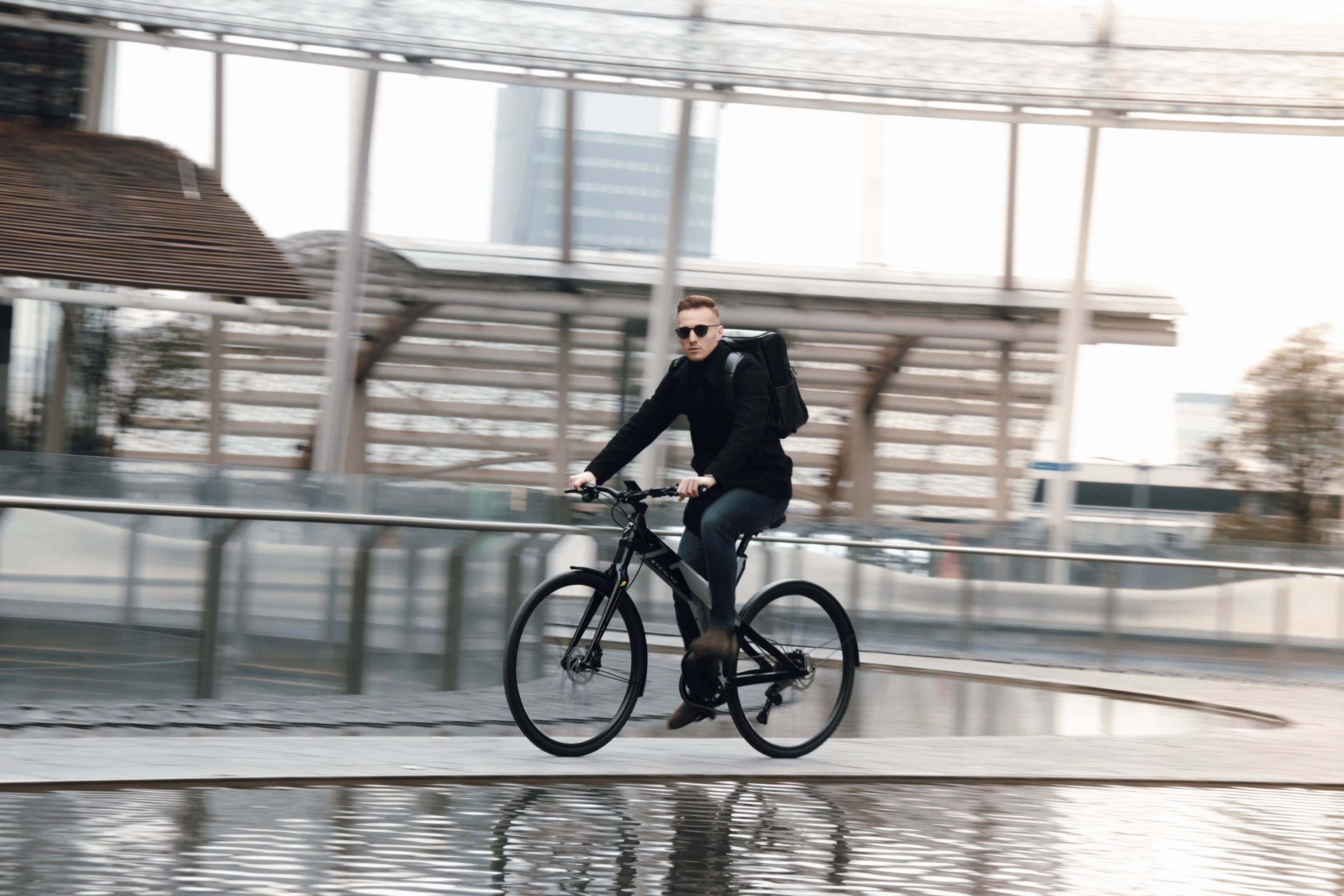 Designed for urban adventures, the Overlander comes with a 60-mile battery, hydraulic disc braking and front suspension