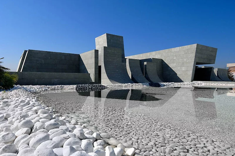 "1001 Nights" private dwelling by architects A-Cero