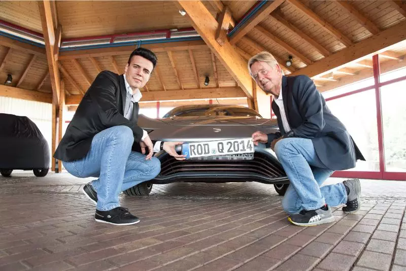 Nunzio La Vecchia accepts the TÜV registration