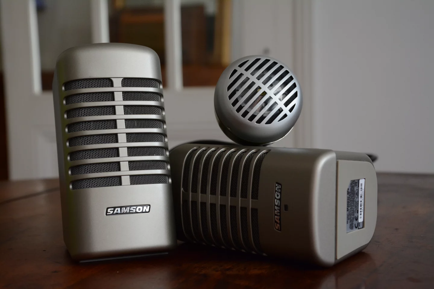 The Meteor M2 speakers getting to know a Shure green bullet microphone (Photo: Paul Ridden/Gizmag)