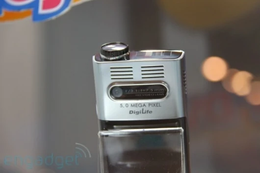 The DDV-JF1 has a 5.0 megapixel sensor and shoots HD 720p video at 30fps
