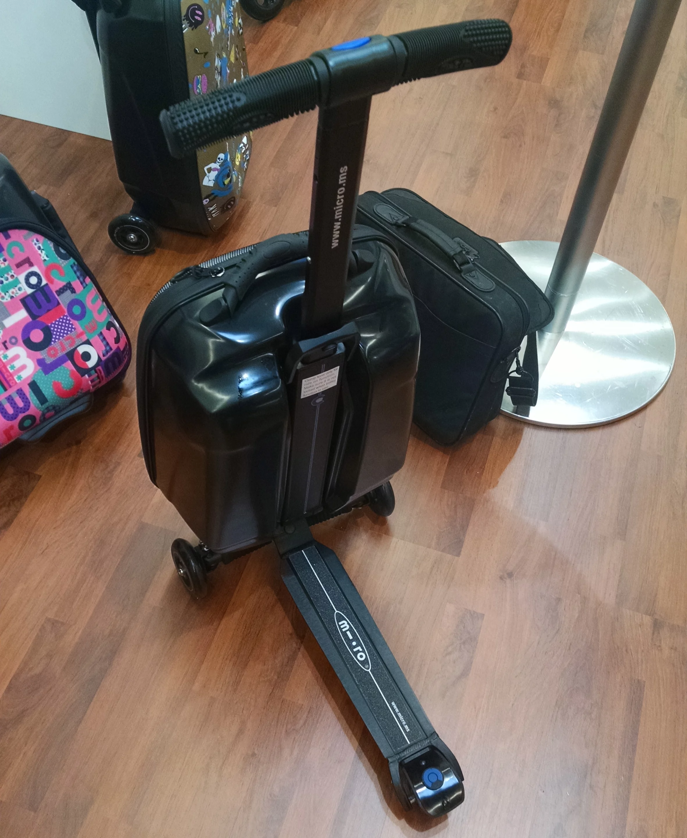 Micro Luggage three-wheeled luggage scooter (Photo: C.C. Weiss/Gizmag)