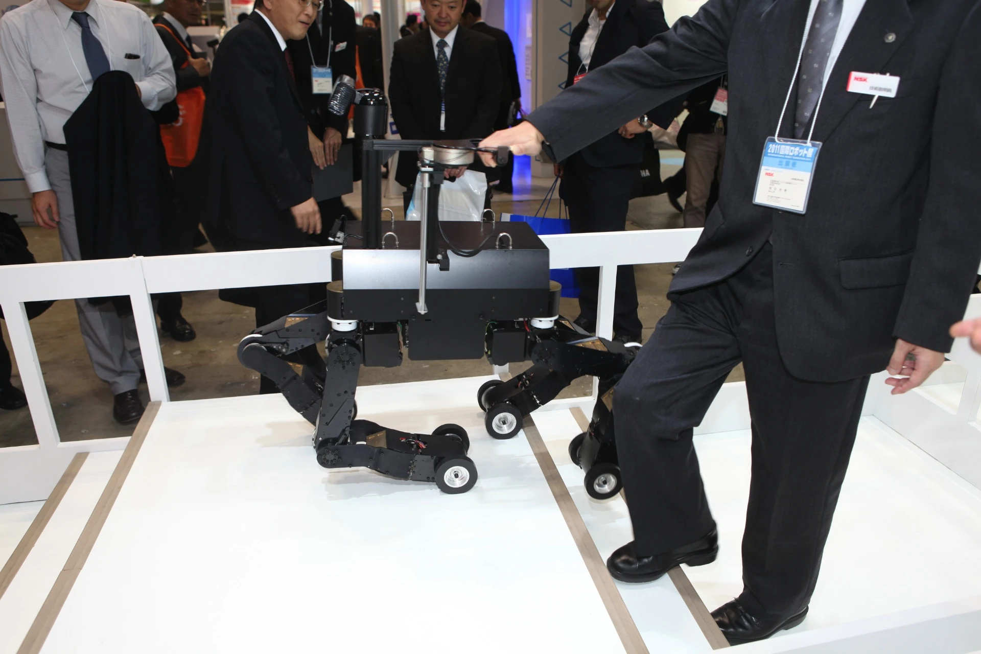 The NSK robot guide dog (Photo: gizmag.com)