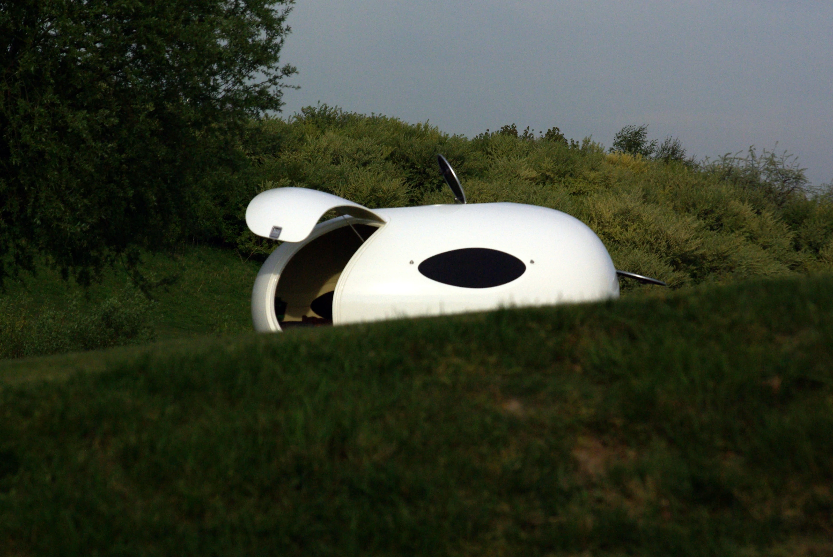 Though by no means the first such treehouse we've seen, the Baobed sports an appealing futuristic design