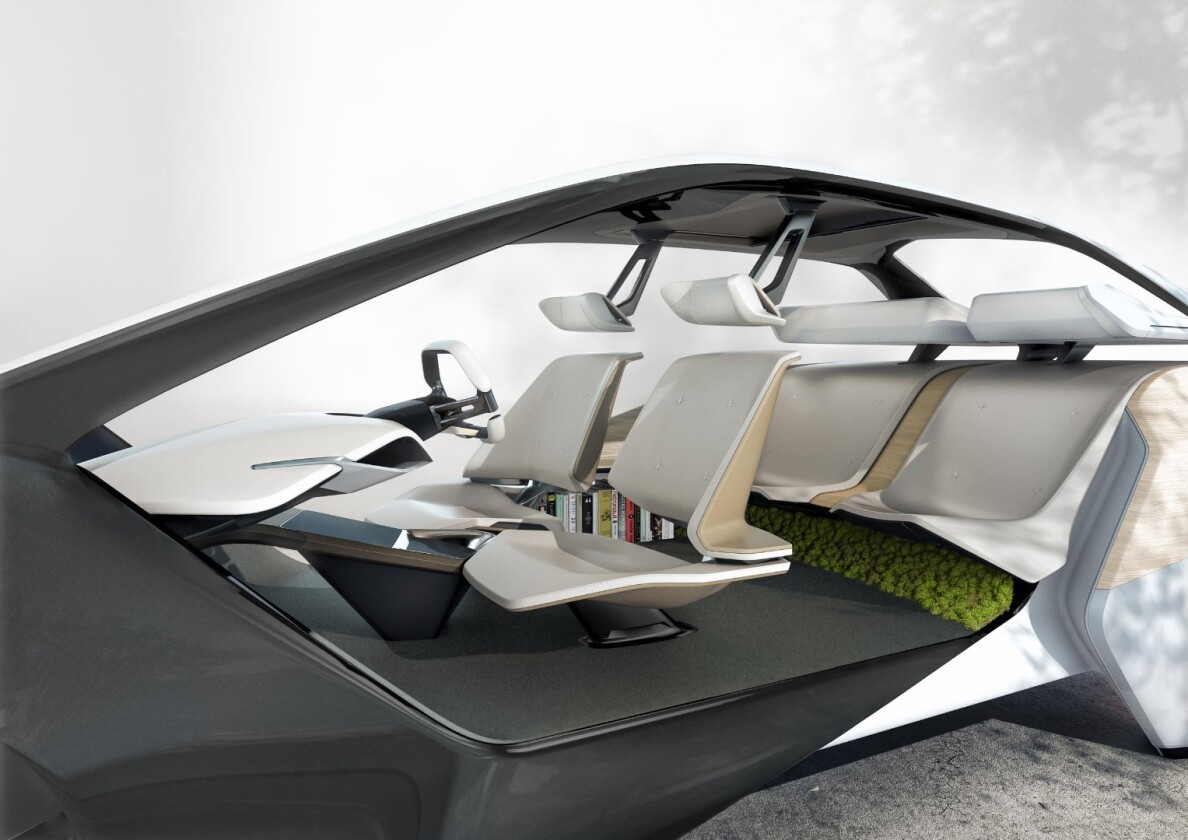 The i Future’s driver’s cockpit changes depending on the drive mode