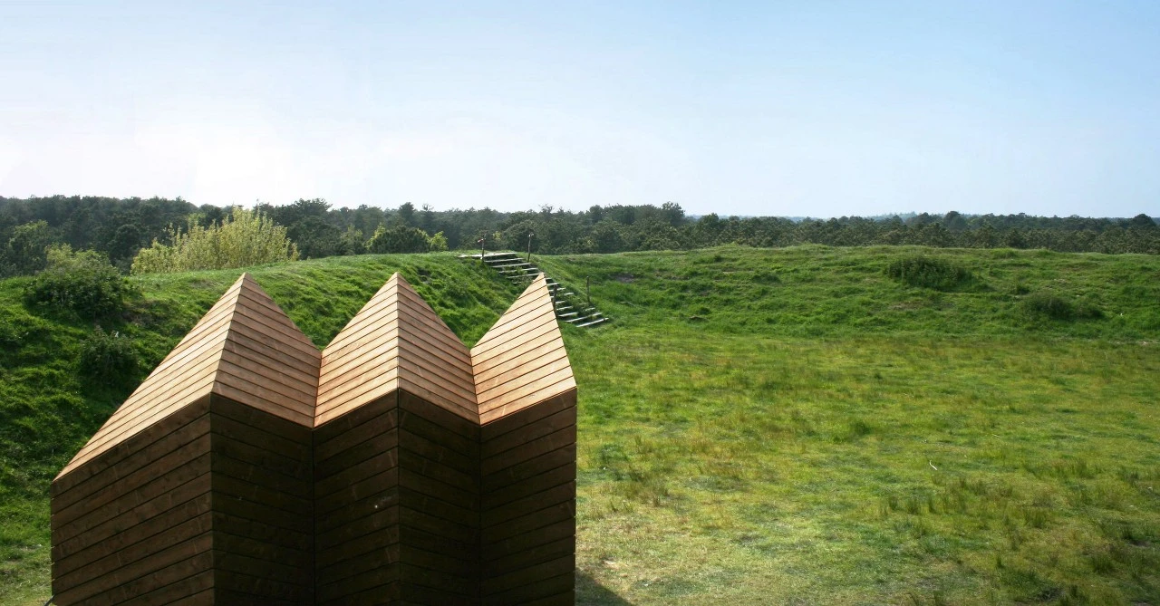 The home’s building system utilizes a “folding structure” which according to the designers means the final building is strong enough to be constructed with lightweight materials