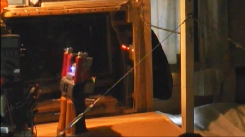 Hinamitetu's Horizontal Bar Gymnast Robot "sticks" a perfect landing