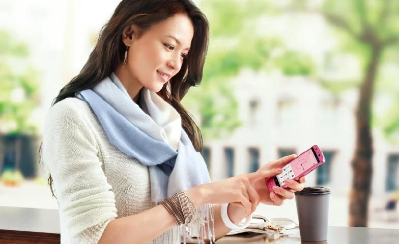 NEC's Medias X N-06E is aimed at women