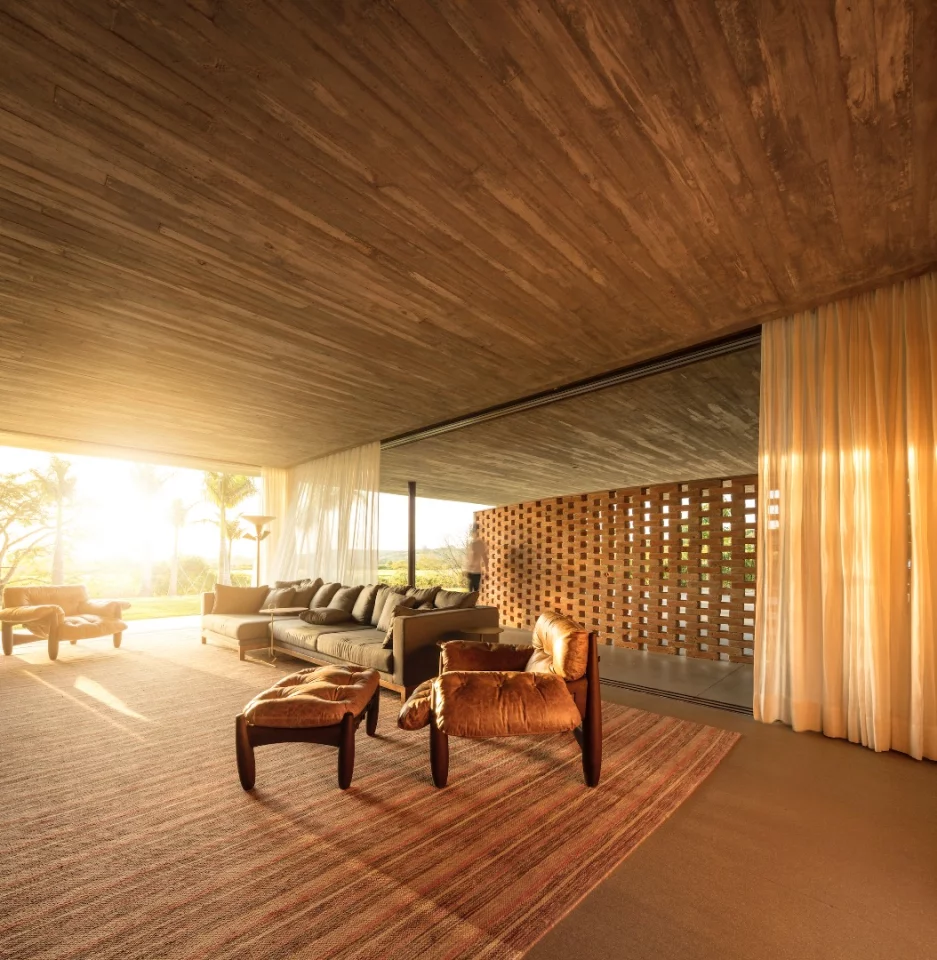 Planar House opens up to the outside with sliding glazing