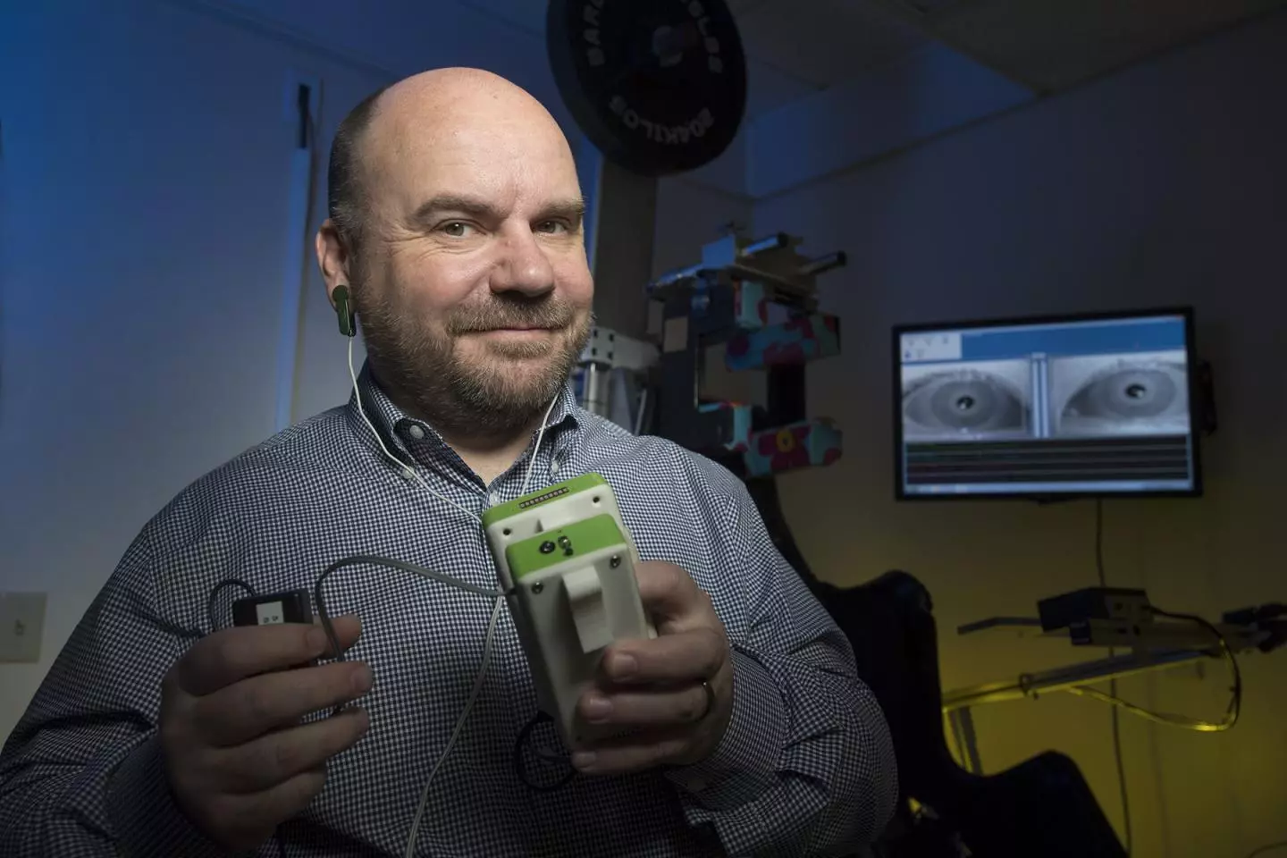 Assoc. Prof. Jorge M. Serrador with the balance-improving device