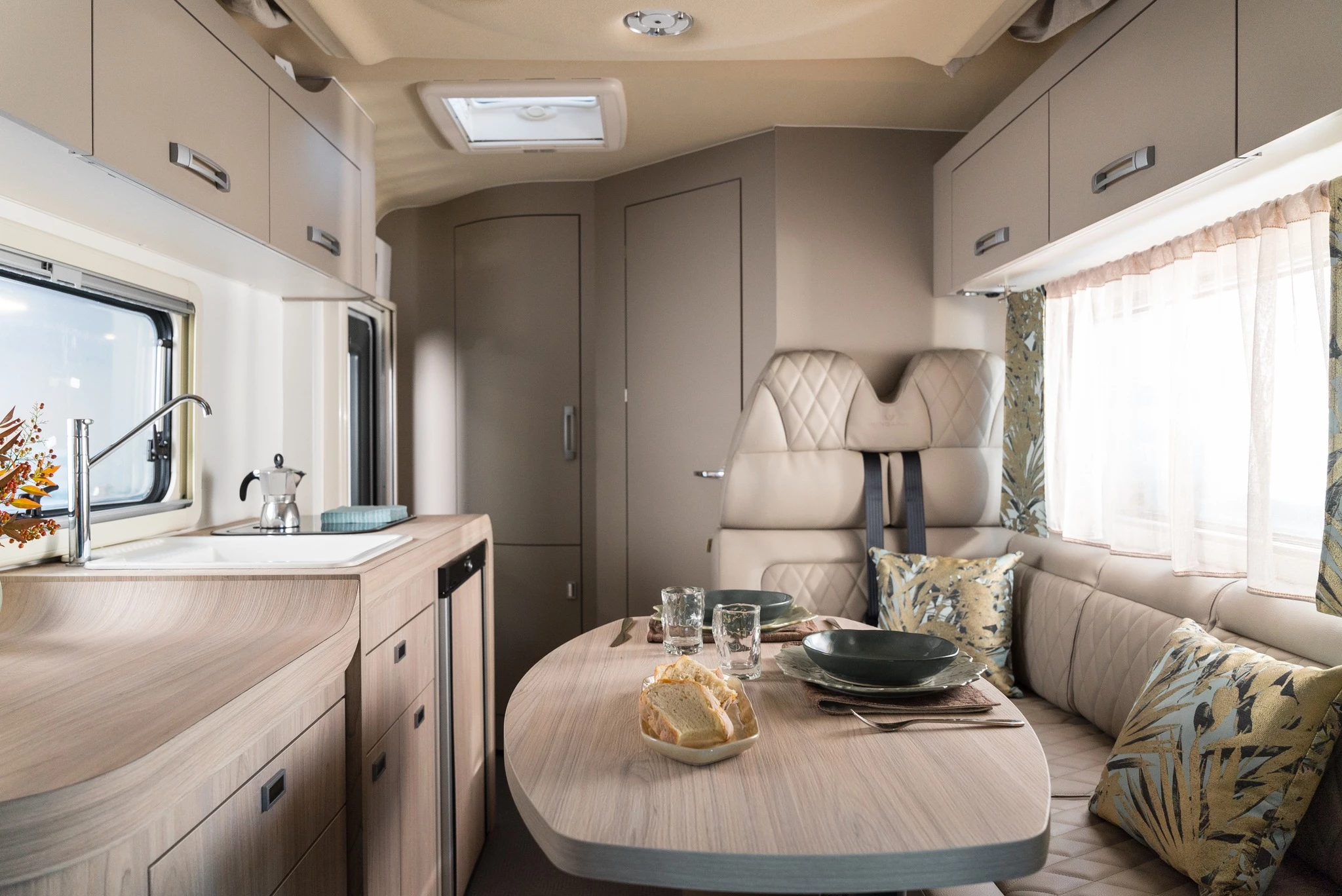 Inside, Wingamm makes use of its enlarged motorhome monocoque with a comfy interior with extra-long kitchen block, roomy side-facing dining sofa, rear wet bath and more