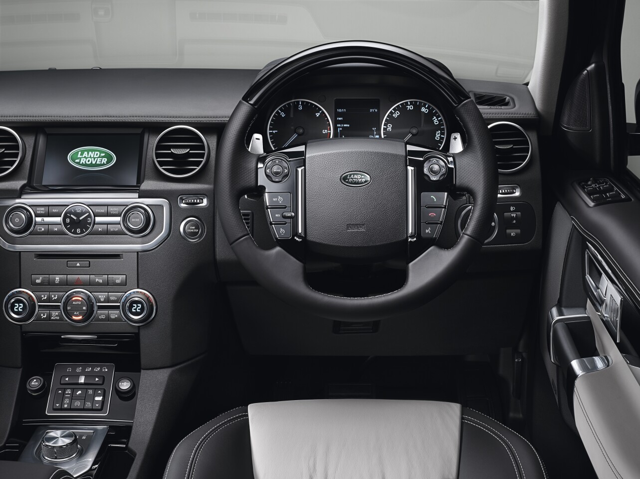 The Discovery XXV trimmed in Windsor leather