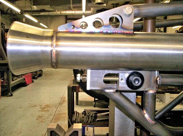 Closeup of nozzle-to-frame mount (Photo: Glenn Brittian)