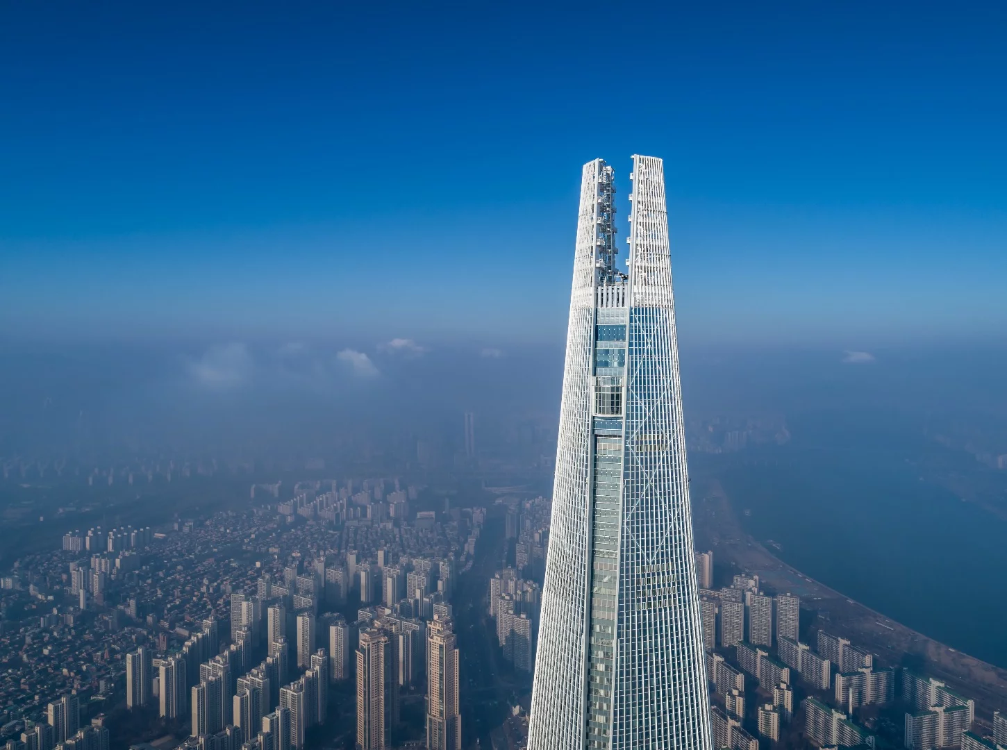 Lotte World Tower, by Kohn Pedersen Fox Associates, also has the world's highest glass-bottomed observation deck