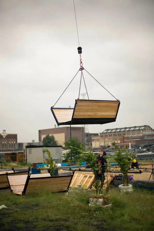 The B-And-Bee being installed at Belgium's Gentse Feesten festival (Photo: B-And-Bee)