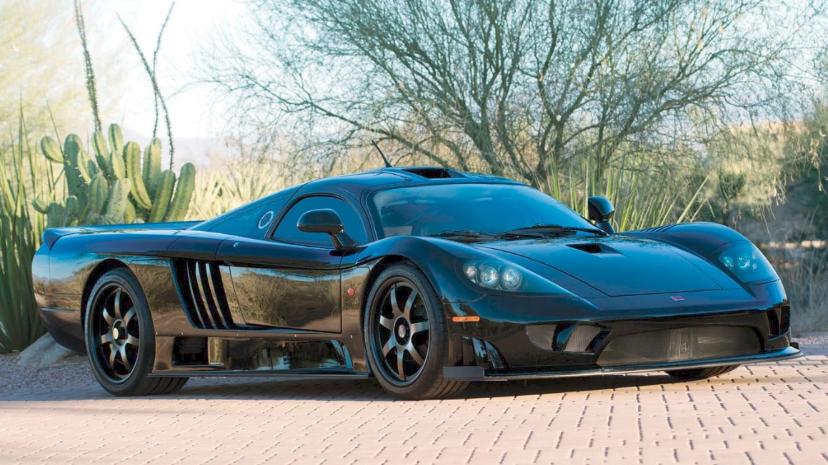 Very few Saleen S7 cars were made, and even fewer of the twin turbo 750 hp models were produced, so to see them at auction is very rare. This is such a car, capable of reaching 60 mph in under three seconds and with a top speed of 248 mph. Only a few of the twin turbo cars have previously been recorded at auction, being an 850 hp 2005 Saleen S7 Twin Turbo with 'Competition Package' that sold for $535,000 at RM-Sotheby's Scottsdale sale in 2016, and a 1,000 hp 2005 Saleen S7 Twin Turbo that sold as part of the Pinnacle Collection for $682,000 at RM-Sotheby's Monterey auction in 2015. Estimated to sell in the $600,000 to $700,000 range, this 2006 twin turbo Saleen S7 attracted a high bid of $500,000 and was passed in.