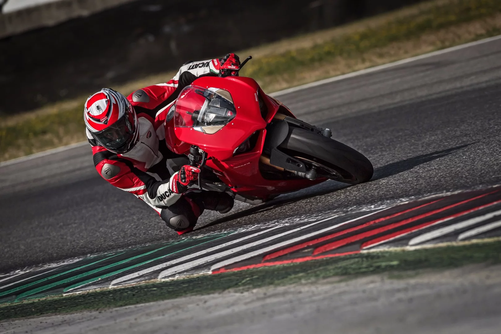 2018 Ducati Panigale V4 S: One key feature, as on the MotoGP bike, is the counter-rotating crank, which spins in the opposite direction to the wheels