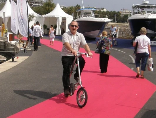 Gizmag's Mike Hanlon aboard the STRIDA