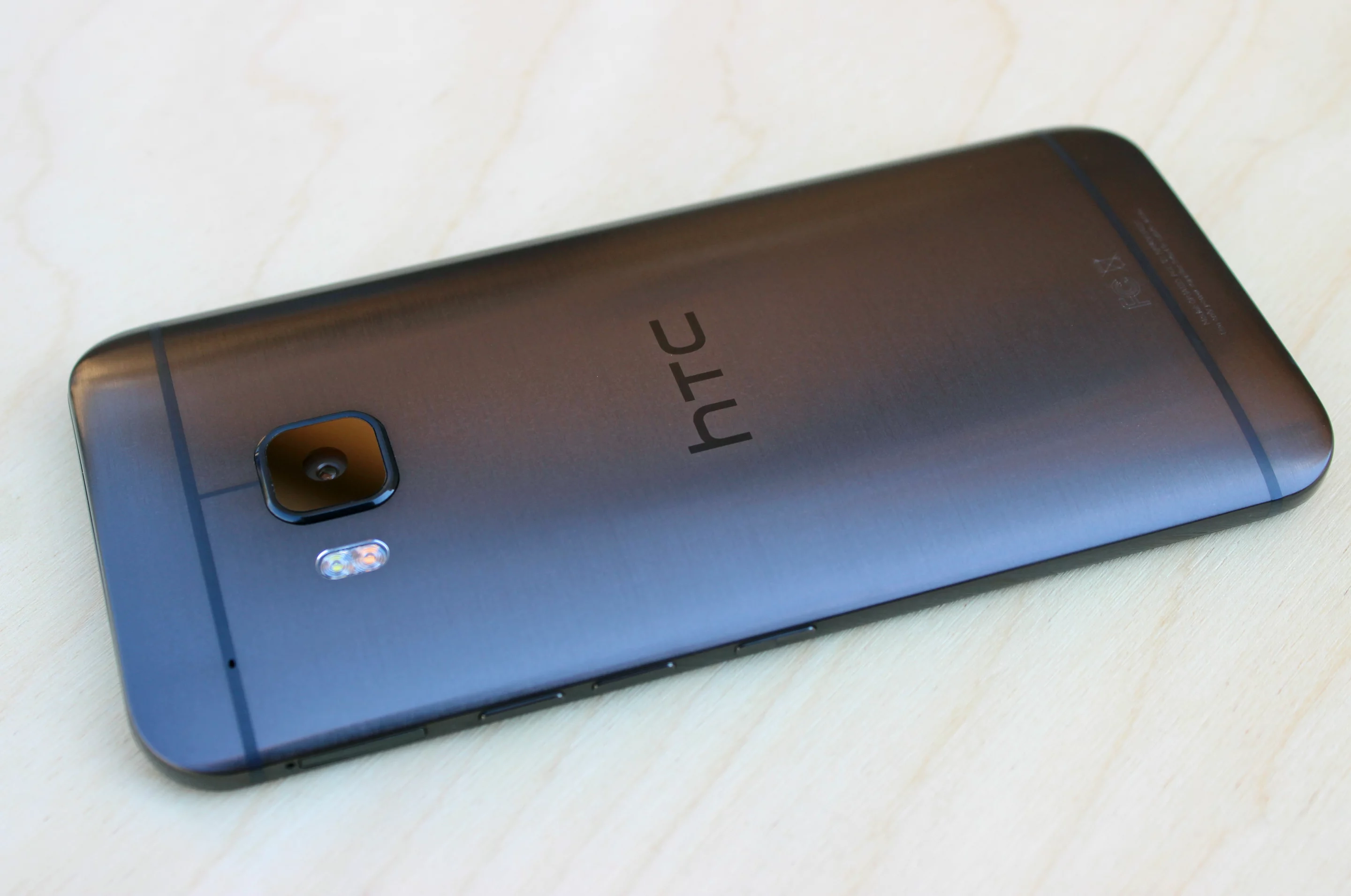 We handled the darker gun metal variant of the One M9 (we think the silver version looks better) (Photo: Will Shanklin/Gizmag.com)