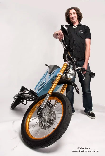 The prototype electric Deliver E-Trike has independently-pivoting rear swing arms, which allow it to stand upright when parked on grades