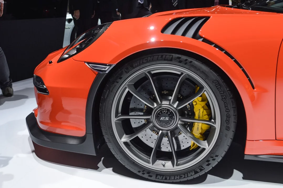 The aero slashes behind the front wheelarches provide downforce on the front axle (Photo: C.C. Weiss/Gizmag.com)