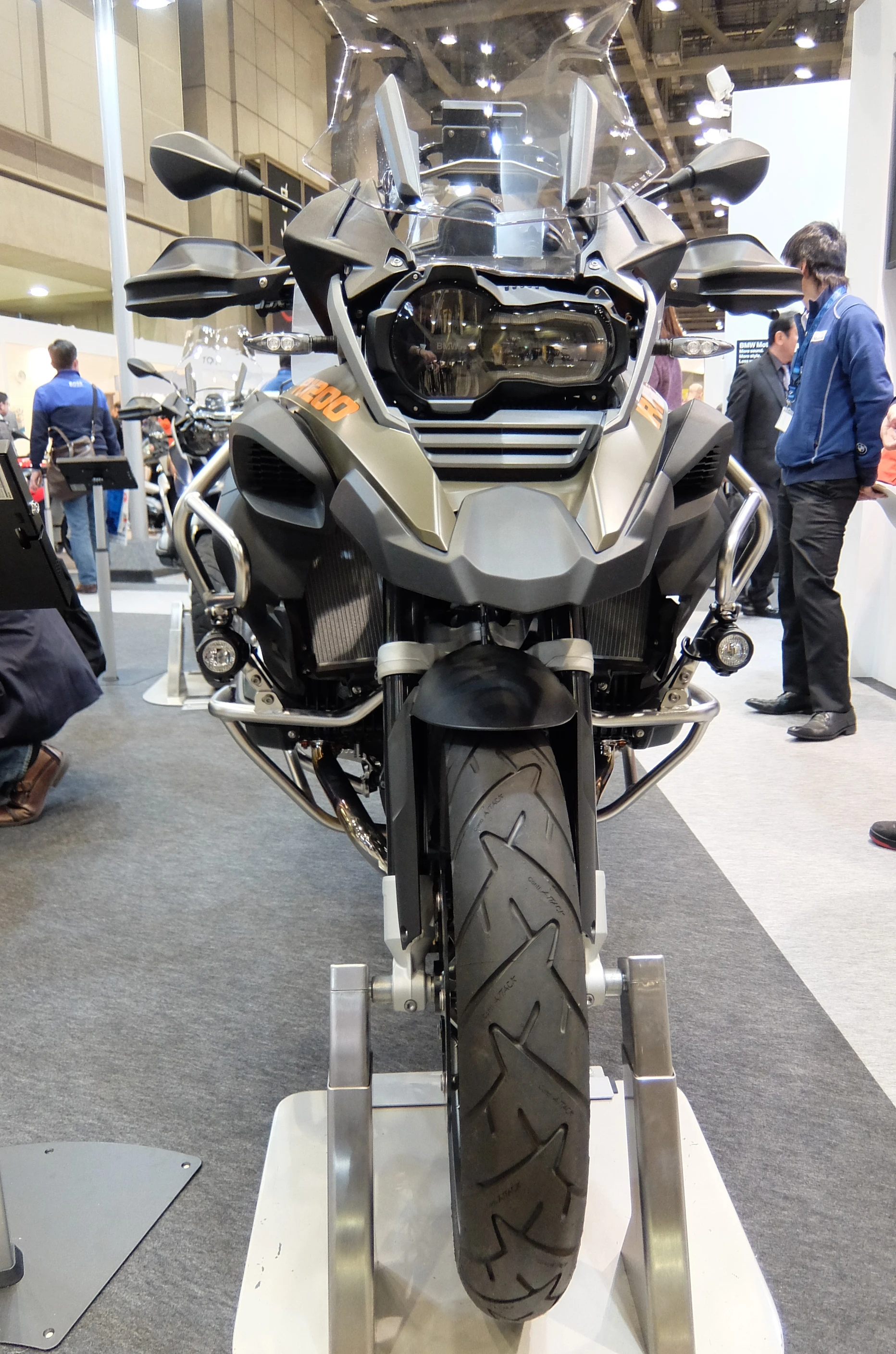 The face of the BMW R1200 GS Adventure (Photo: Stephen Clemenger/Gizmag.com)