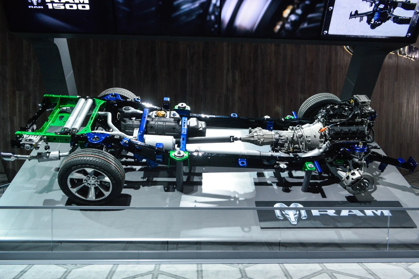 Ram says the 1500's new frame is 100 lb (45 kg) lighter than the outgoing frame while gaining durability, rigidity and handling thanks to its 98 percent high-strength steel construction