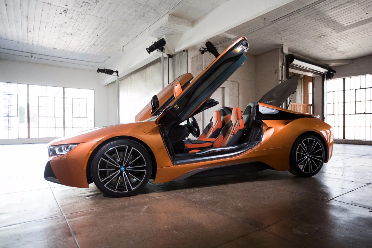 The i8 Roadster will have exclusive 20-inch BMW i light-alloy wheels in radial-spoke style