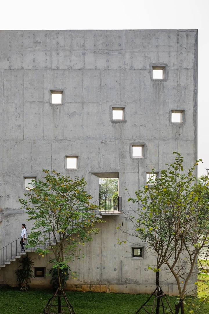 The Viettel Offsite Studio's concrete walls have openings at certain points to allow the breeze and light to pass through