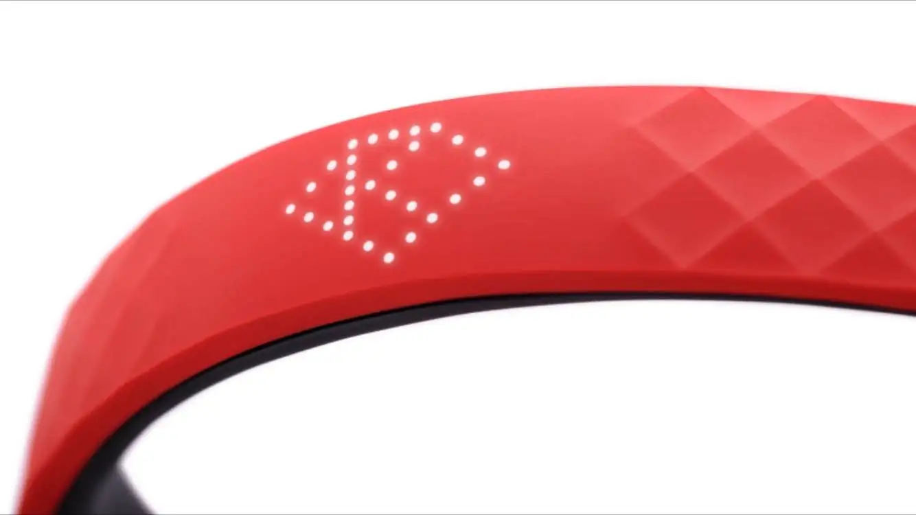 The LED display can be used to display contact information if your dog goes missing
