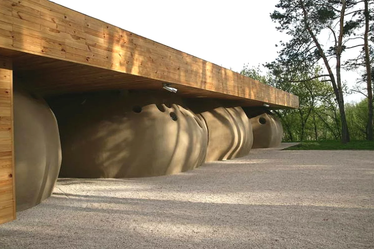 The Friend House ecohotel was built entirely of wood, clay, stone and reeds