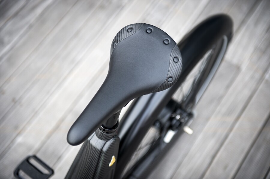 The Leaos Solar e-bike has a carbon fiber monocoque body, carbon fiber handlebars and a carbon fiber mudguard
