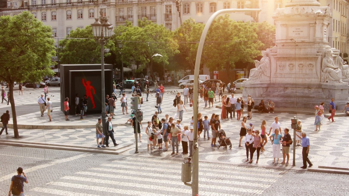 Smart says that the Dancing Traffic Light caused 81 percent more pedestrians to stop and wait than previously