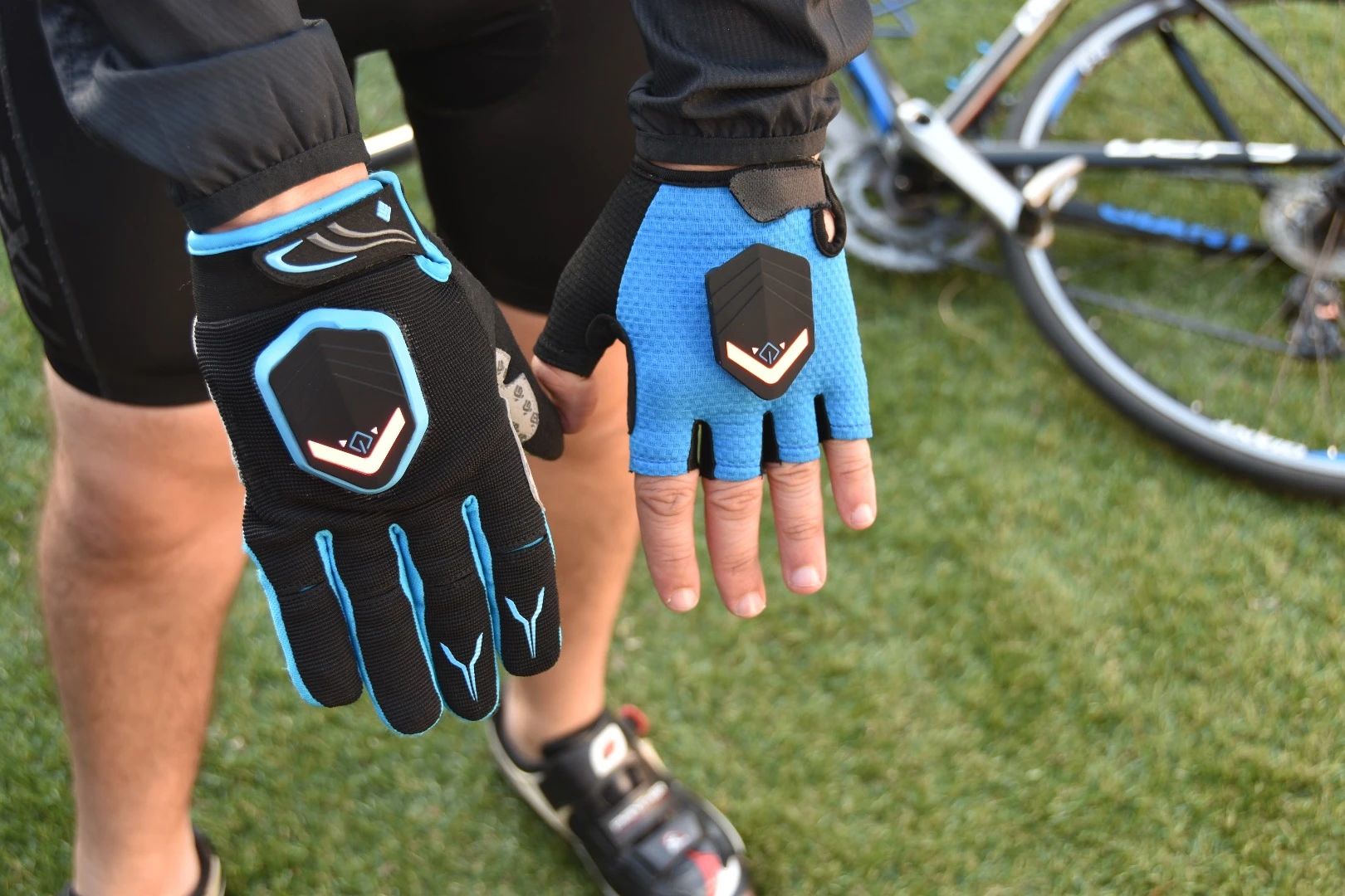 beSEEN gloves will be available in two styles, three sizes and three color choices